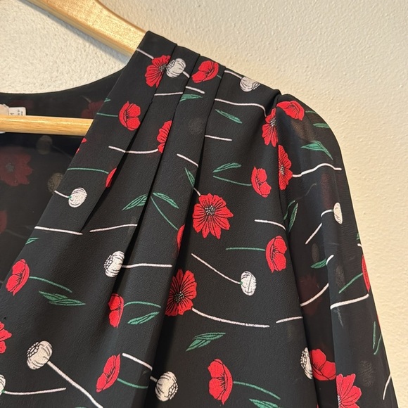 ASTR Surplice Top Womens Medium Floral Dark Feminine Work Office Career Red Blk - Picture 2 of 11